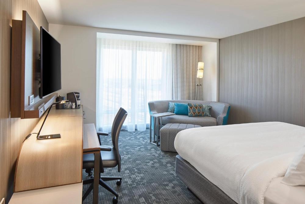 Courtyard by Marriott Baltimore Downtown/McHenry Row